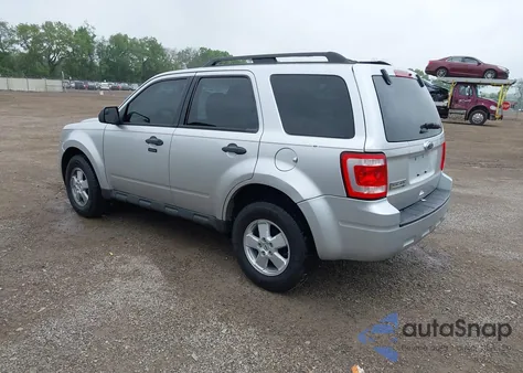 2011 Ford Escape Xlt z USA, uszkodzony, nr VIN 1FMCU0D78BKB32984